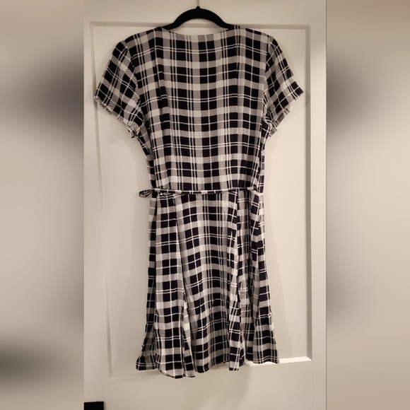 Brand New Abercrombie & Fitch 100% Viscose plaid dress in M - Picture 5 of 6